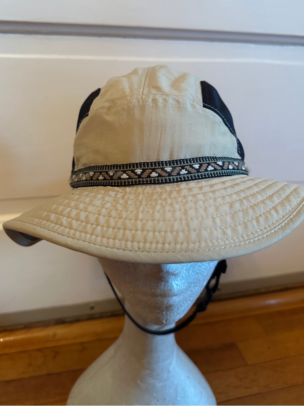 REI Cream and Black Sun Hat with Patterned Band kid’s size M/L